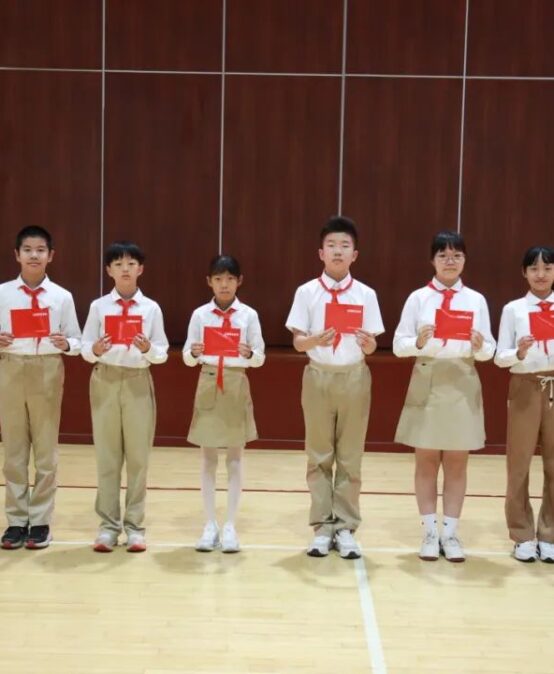 喜報(bào) | 11枚數(shù)學(xué)國(guó)際競(jìng)賽“超級(jí)金獎(jiǎng)”、市區(qū)級(jí)“三好學(xué)生”、書(shū)法“一等獎(jiǎng)”，王府實(shí)力看得見(jiàn)！